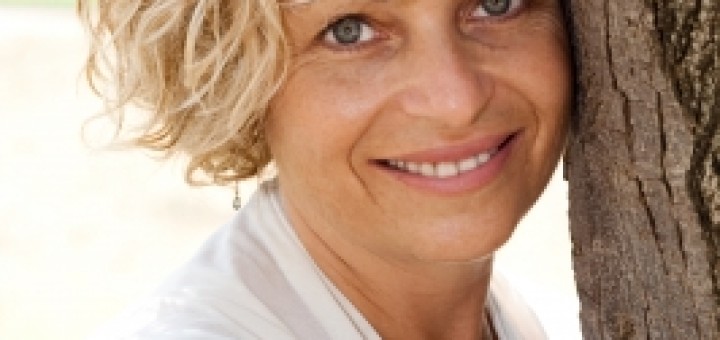 Mujer feliz. FreeDigitalPhotos