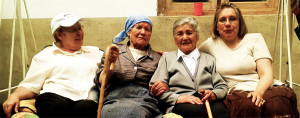 La abuela, sus hermanas y su hija