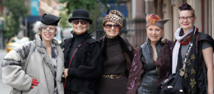 Mujeres de tercera edad a la moda