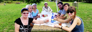 De picnic en la playa con la abuela